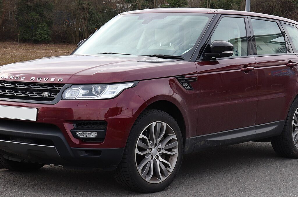 Burgundy Range Rover Sport L494 viewed from the front and side